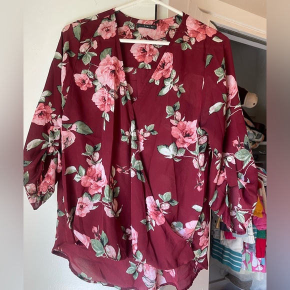 Stitch Fix V neck - Picture 2 of 4